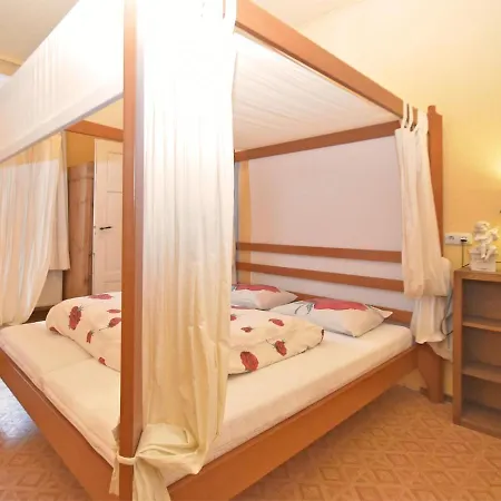 With Cinema Sauna Holiday home