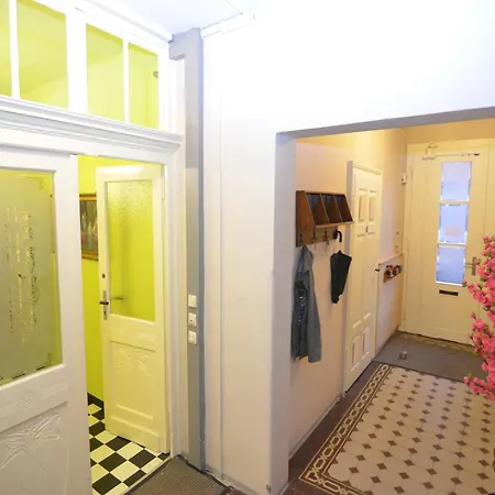 Gruppenhaus Mit German Heimkino, 18 Personen Treuen