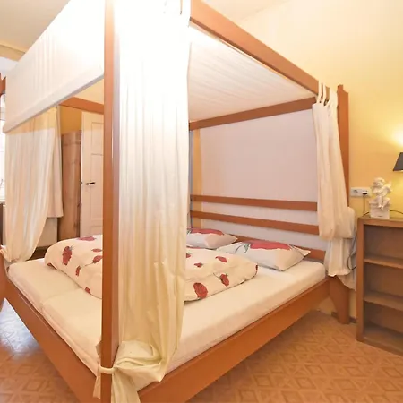 Gruppenhaus Mit German Heimkino, 18 Personen Treuen