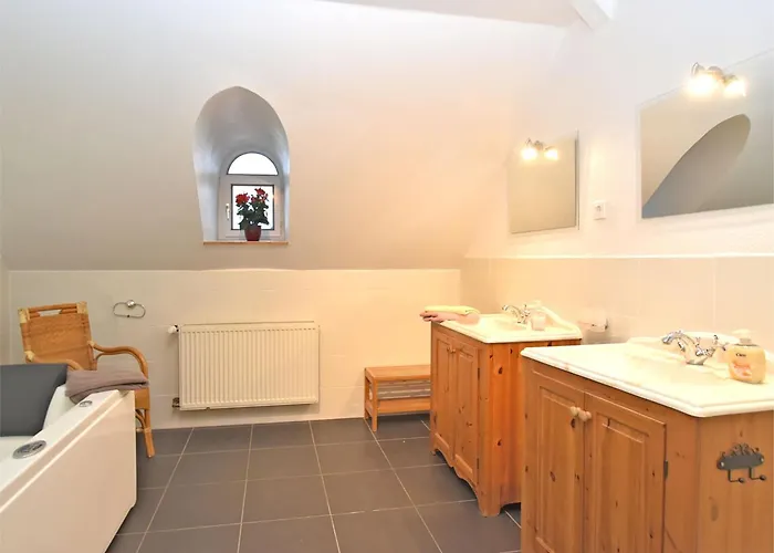 Gruppenhaus Mit German Heimkino, 18 Personen Feriehus Treuen